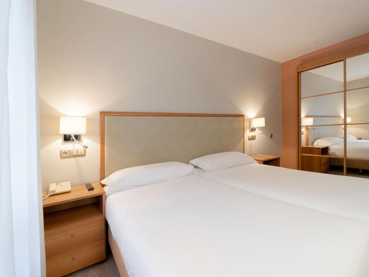 Detalla de la habitación tipo indivicual en Hotel Carreño, Asturias